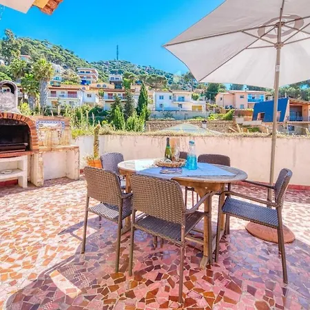 Villa Sleeps 6 Pool Wifi Lloret de Mar